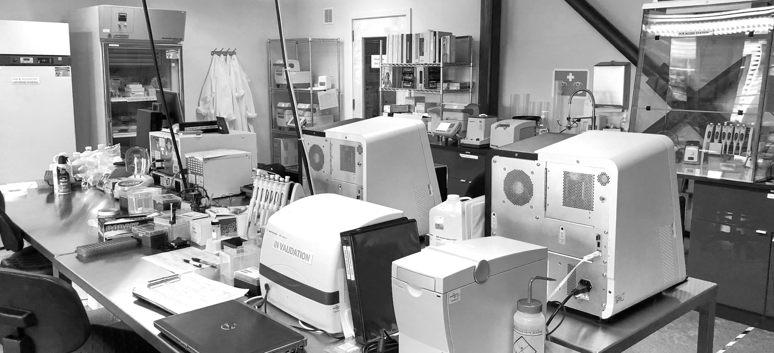 Interior image of Atlas Genomics laboratory